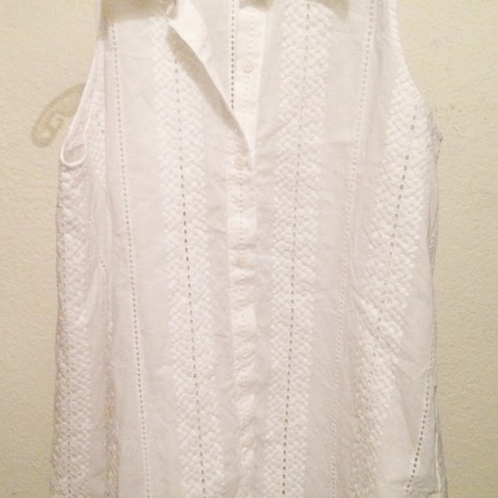 VINCE CAMUTO WHITE SLEEVELESS BLOUSE EMBROIDERY